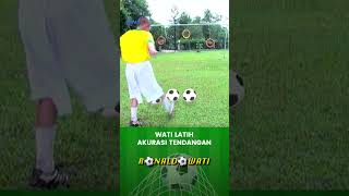 Download lagu Wati Latih Akurasi Tendangan #Ronaldowati #Wati #Dina #Iwan #NonaBerlianSakinah mp3