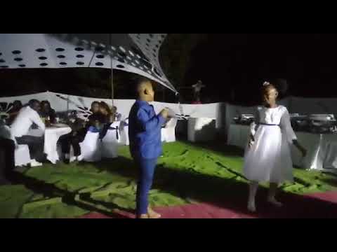 john vuli gate dance at wedding