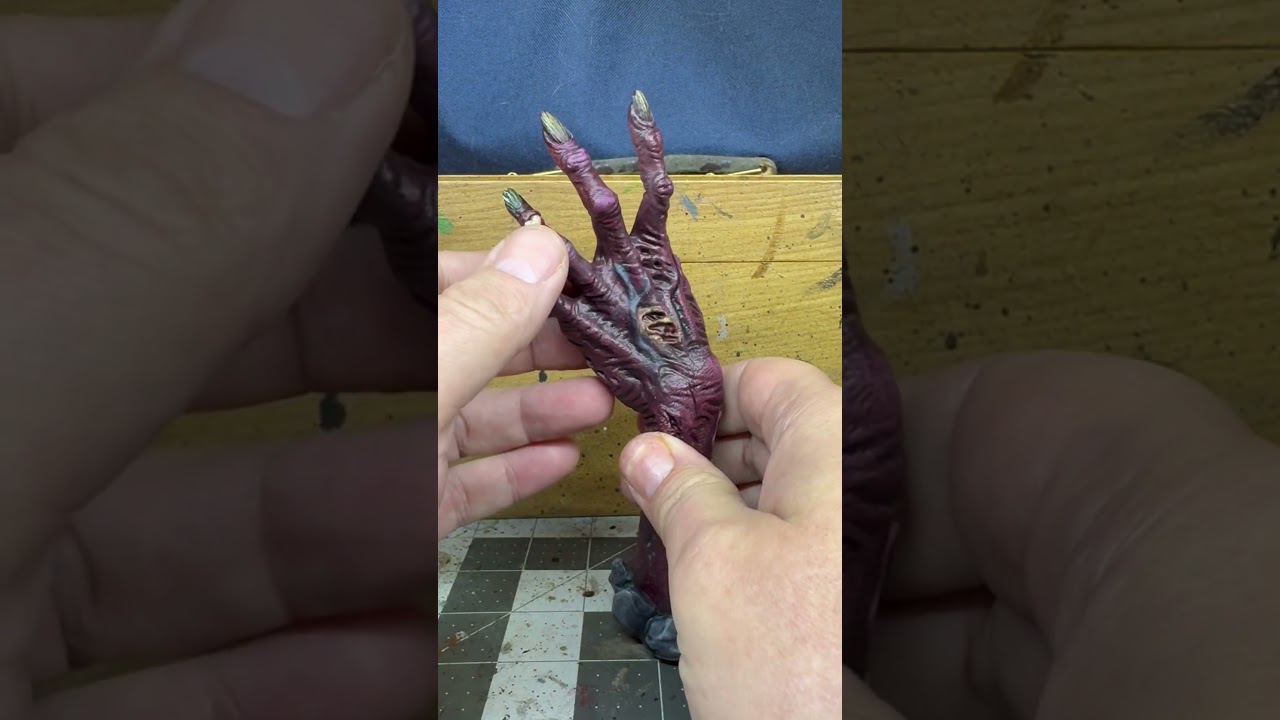 Waking the dead #miniaturepainter #horror #horrorartist #horrorart #zombie #undead #minipainting