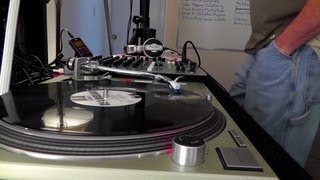 Example Tech-House DJ Set using Technics 1200's & A&H Xone 62 Mixer - Audience Perspective