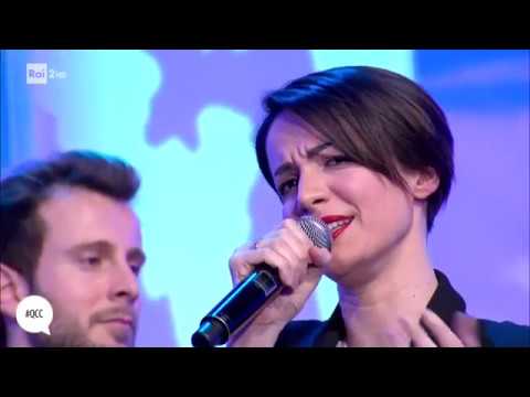 Andrea Delogu canta "Non amarmi" con Aleandro Baldi - Quelli che il calcio 25/02/2018