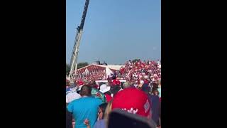Download lagu MOMENT of shooting at Trump rally captured by eyewitness mp3 Download lagu MOMENT of shooting at Trump rally captured by eyewitness mp3