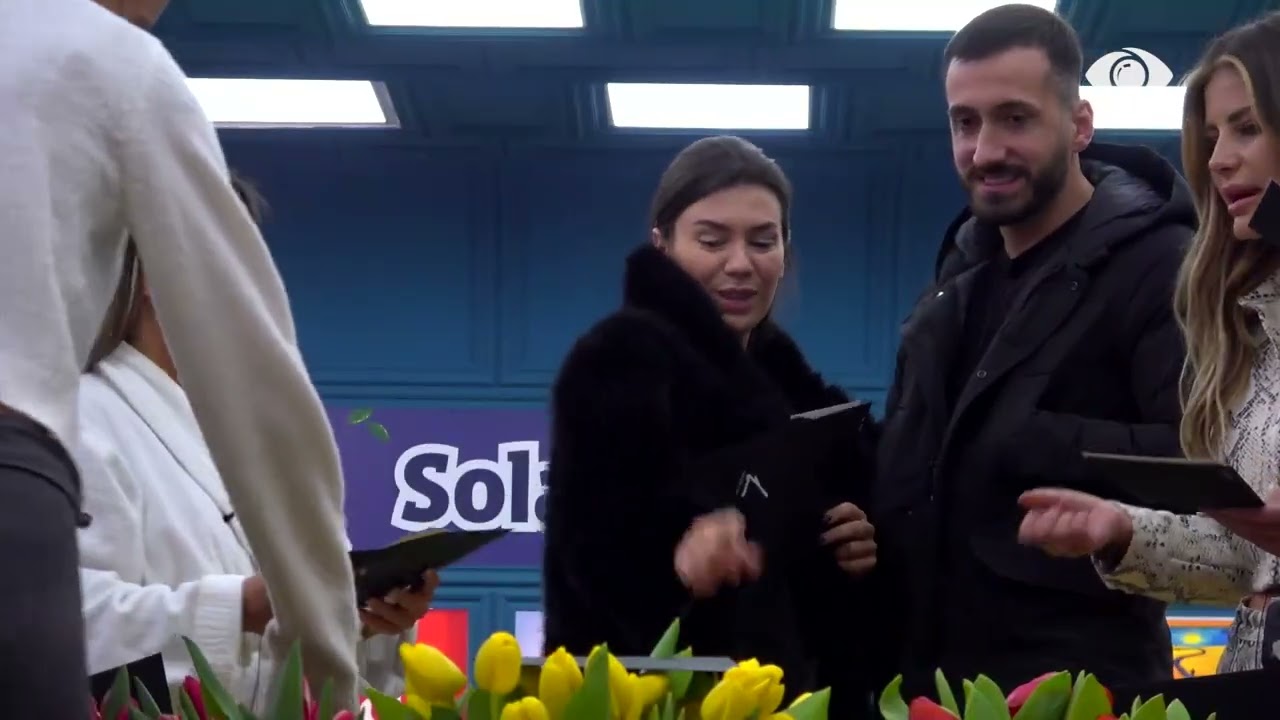 Ledion Liço u dërgon lule vajzave me rastin e festës së 8 Marsit