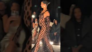 Download lagu Kylie Jenner Proud Sister Moment of Kendall Jenner At The Schiaparelli mp3
