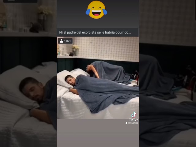 Vídeo relacionado con OUDQFCJ 1pcs Cuchillo de Truco Retráctil Hoja Falsa para Teatro Magia Bromas Accesorio de Plástico para Niños y Adultos Día de los Inocentes