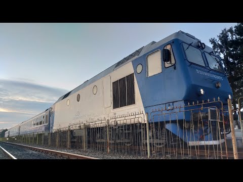 GM 64-1013-3 cu IR 1745 București Nord-Baia Mare sosește în gara Baia Mare