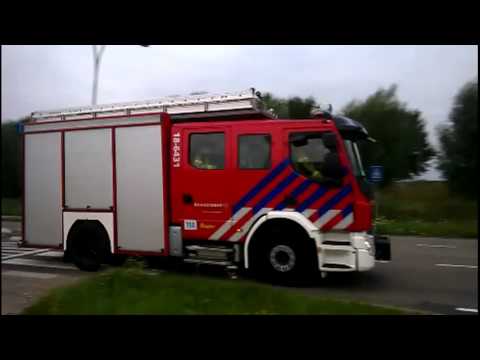 Prio 1 SVD6402+TS6431 met spoed naar een autobrand bij tankstation naast de A16!