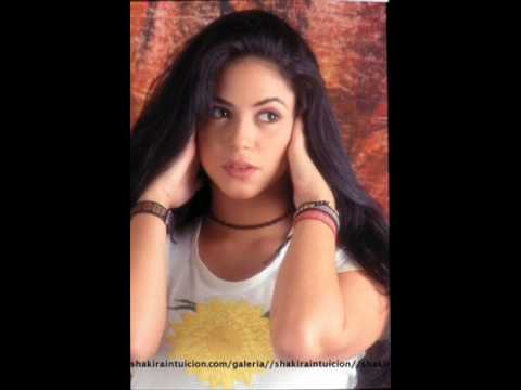 Why Shakira Dyes Her Hair Blonde She Doesn T Look Anglo Saxon Yahoo Answers