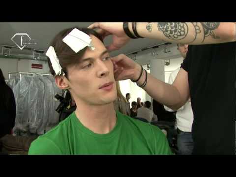 fashiontv | FTV.com - VERSACE -BACKSTAGE-UOMO A/I 08-09