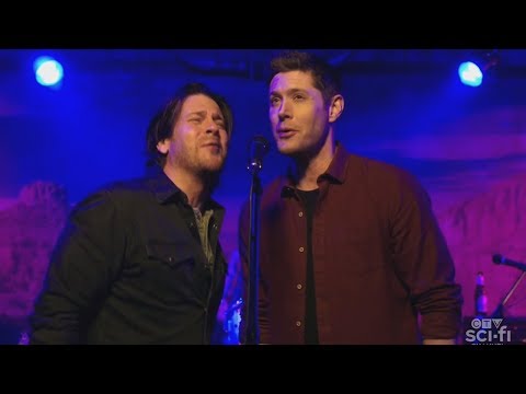 Supernatural - Dean & Leo Sing Together On Stage 15x07