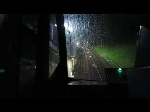 Standseilbahn 3084.01 Wabern - Gurten Kulm Bergfahrt nachts im Regen - Funicular