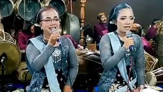 Download lagu Ladrang Kate Kate kapelut sinden ibu dan anak kandung asli nyamleng roso madu uyon uyon klasik 2025 mp3 Download lagu Ladrang Kate Kate kapelut sinden ibu dan anak kandung asli nyamleng roso madu uyon uyon klasik 2025 mp3