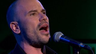 Martin Stenmarck sjunger låten "Ingen annan" - Malou Efter tio (TV4)