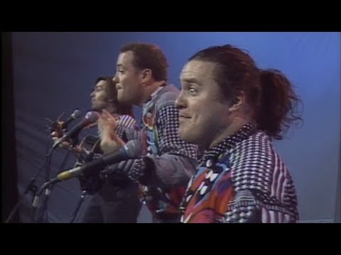 Entertainment Desk - Corky and The Juice Pigs perform Laughing Matters and Pandas LIVE