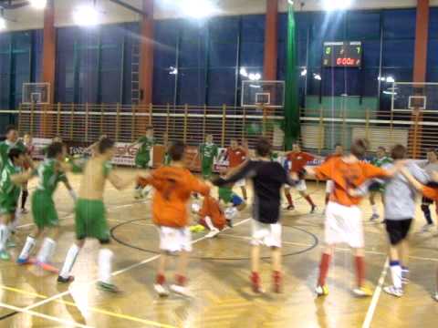 Góral U-14 Tryńcza - radość po końcowym gwizdku, el. MMP U-14 w futsalu 2013/14