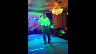 Ram Herrera sings Entre Cantina y Cantina