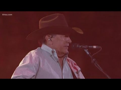 鄉村之王在休斯敦牛仔節結束了他的第30場演出。 (King of Country closes out his 30th performance at Houston rodeo)