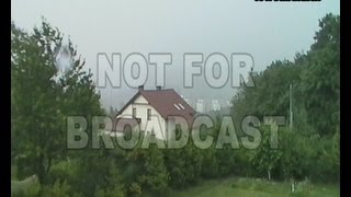 preview picture of video 'Bardzo bliski strzał pioruna!!! Przywidz, pomorskie 2013.07.04 Very close lightning strike!!!'
