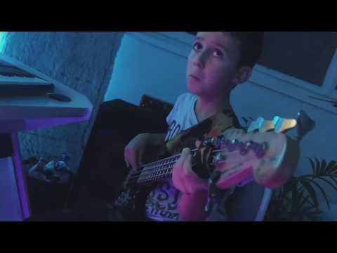 (8yrs) AronTheBassist playing 2U4U (Slum Village) by J DILLA