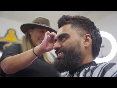 Rākai Whauwhau - E Hine Featuring Dally (OFFICIAL MUSIC VIDEO)