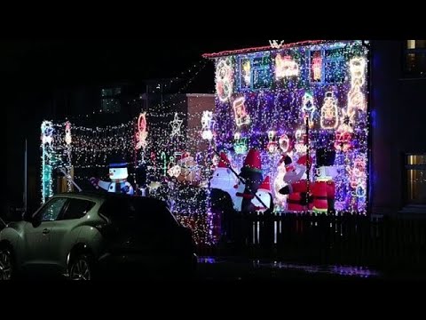 Weihnachtsdeko XXL: Mann schmückt Haus mit 70.000 Lichtern
