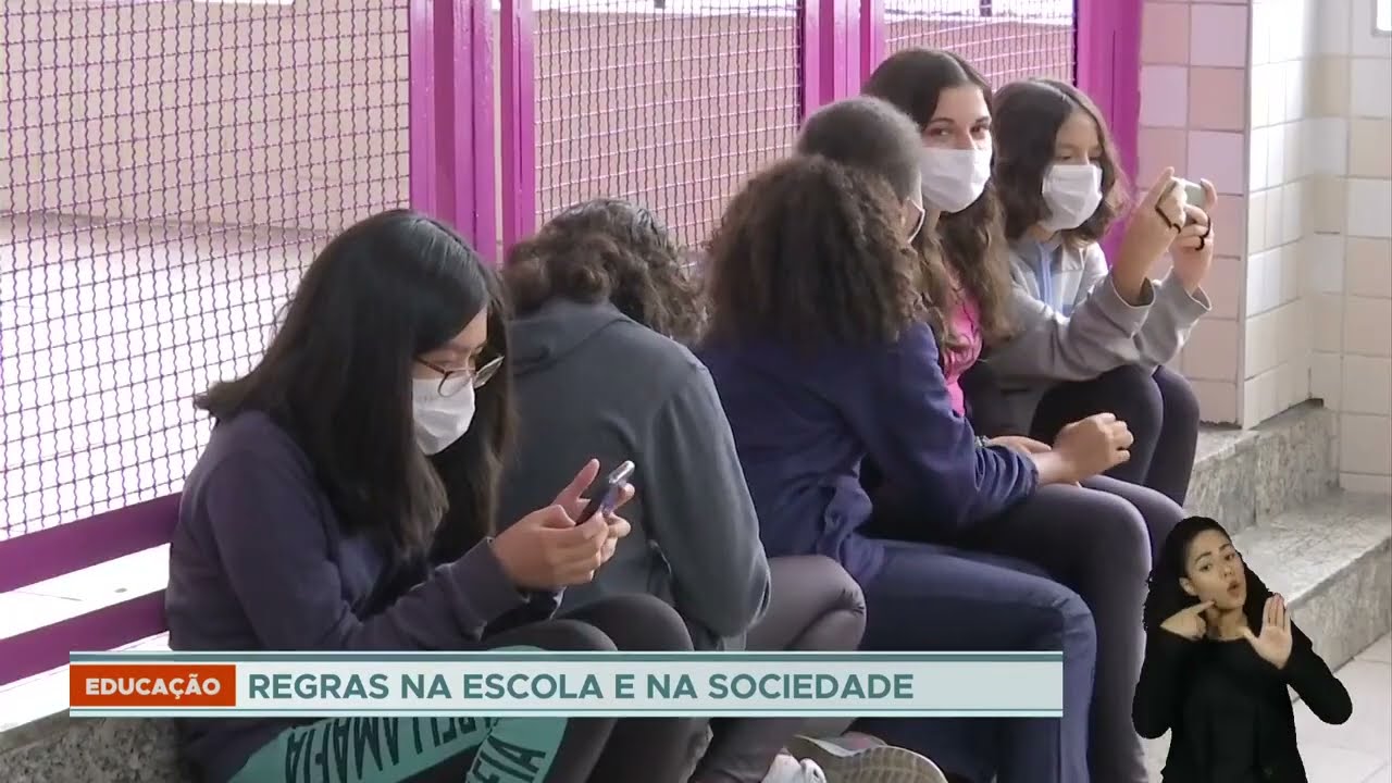 Unesco alerta para riscos na aprendizagem com o uso de celulares nas salas de aula