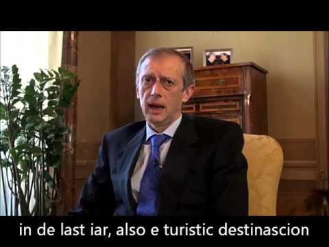 Fassino parla inglese, cosa c'era scritto veramente sul gobbo?