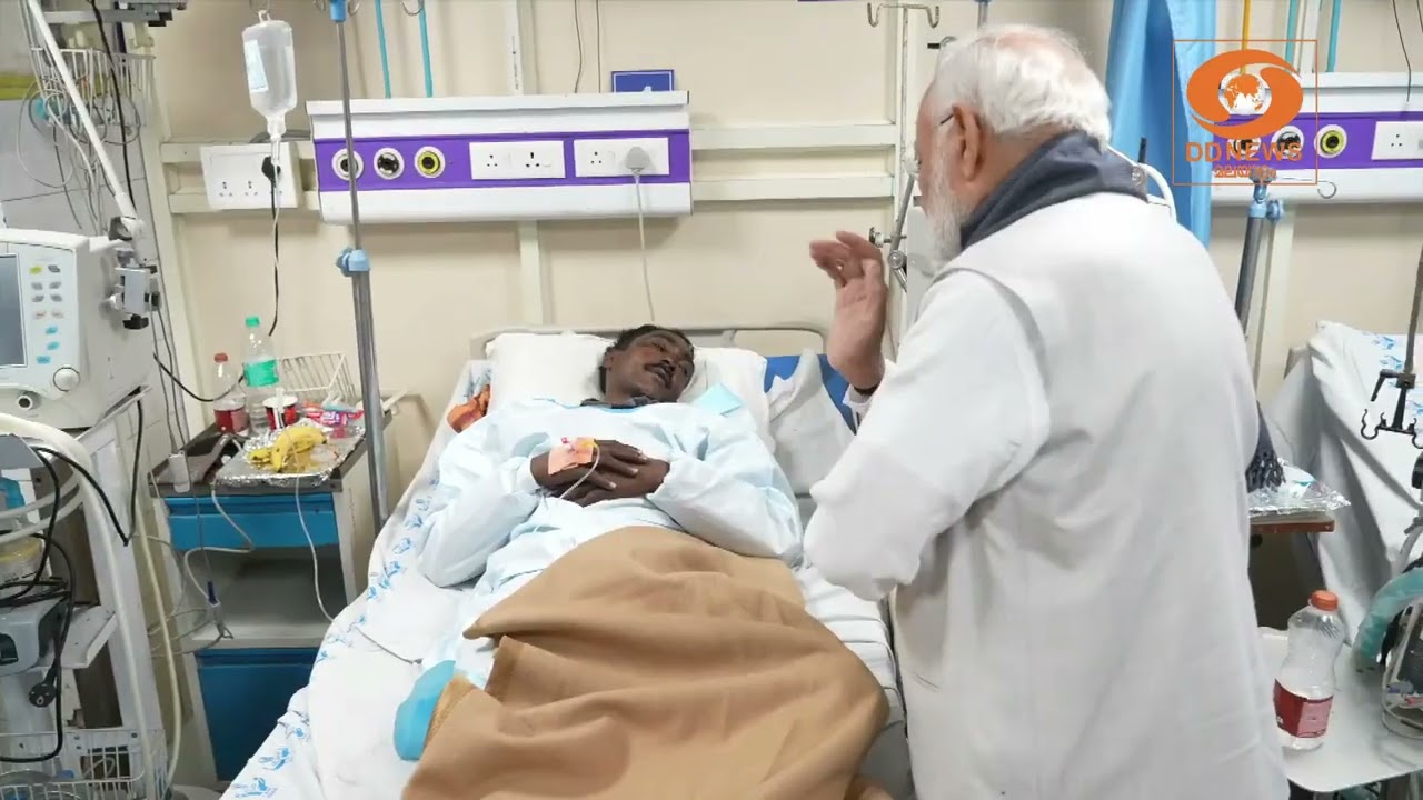 ആശുപത്രിയിൽ ചികിത്സയിലുള്ളവരെ നേരിൽ സന്ദർശിച്ച് പ?