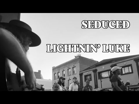 “Seduced” | Lightnin’ Luke | Busking in Morgantown, WV ⚡️