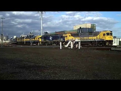 GML10 GL110 RL310 RL309 on empty Qube Grain Dock link Rd Crossing