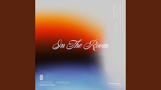 Kadr z teledysku In The Room tekst piosenki Maverick City Music & Naomi Raine & Chandler Moore