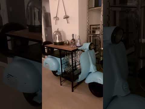 Oh, Vespa Bar is a Vesbar