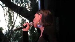 Fabiola Toupin chante aznavour avec le grand orchestre de la Mauricie