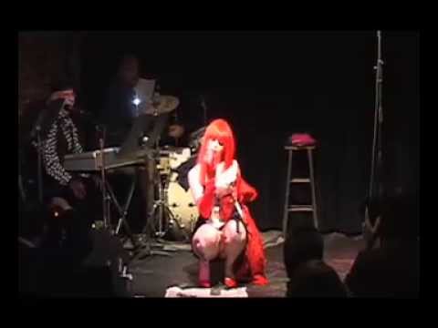 Ixion Burlesque: Mini Malicious stage kittens after Lil Miss Lixx act