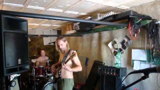 Video ThE Paid - Fly off - Live improvisation - garage Zbraslav (2010)