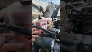 Freightliner Cascadia engine shuts OFF!!! Red Emergency light! replace your coolant level gauge!!
