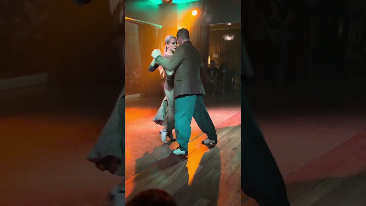 Delfi Pissani y Diego Valero (Canto de Nadie)