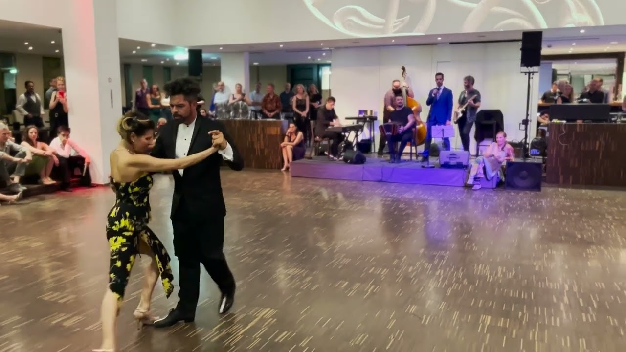 Rodrigo Fonti & Yamila Ivonne con El Cachivache / Tango bar Viena exhibicion Junto a tu corazon