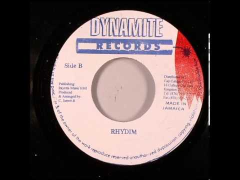 Leroy Smart - Only You 7'' Inch (Pretty Looks Riddim Version)  Dynamite Records (1984)