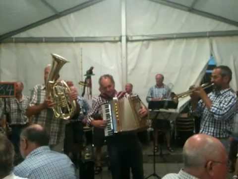 Bergmusikanten Waldfenster - Kleiner Harmonikaspieler