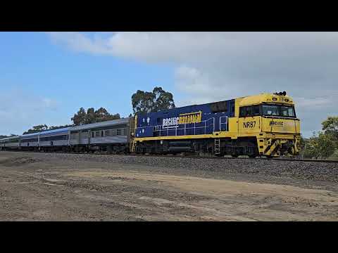 6MA8 JBRE The Overland, Melbourne to Adelaide, 1135, 30/8/24, Ararat West VIC.