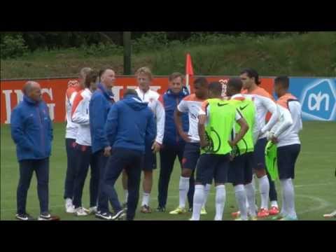 Offiziell! Louis van Gaal coacht Manchester United | Ryan Giggs beendet Karriere