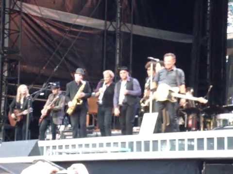 Bruce Springsteen - SHAKE RATTLE AND ROLL  2013 - live