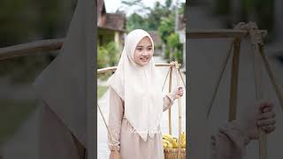 Download lagu While carrying her goods, her friend came to insult her and offered her a job as an entertainer. mp3