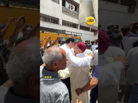 هشام أيت منا يشارك في جنازة أسطورة الكرة المغربية أحمد فرس