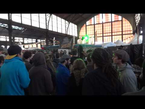 2013/09/14 - Jah Tubby's playing Jimmy Riley Give Thanks & Praise - Clash Room/ReggaeBus #3