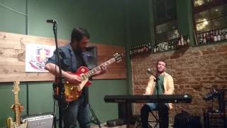 Standing Around Crying (Muddy) - Rafael Salib e Tiago D&#39;Andrea