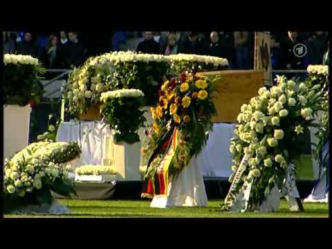 Robert Enke   Trauerfeier   Vereinslied Hannover 96   Alte Liebe