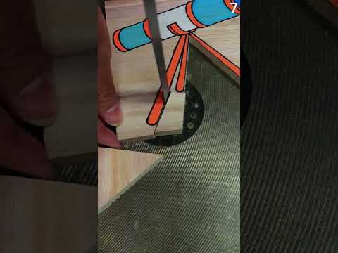 Alat gergaji yang digunakan untuk memotong papan kayu #shorts