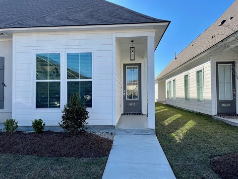Beautiful 3 bedroom 2 bath end unit with side porch! property video